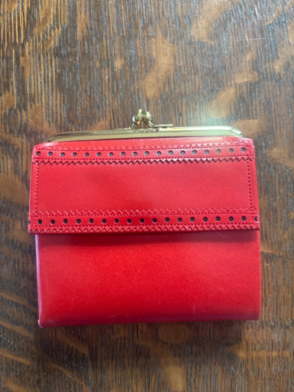 Red Women's Kiss-Lock Wallet with Decorative Trim princess gardner leather